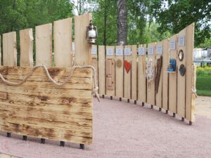 Zweite Seitenwand vom "Boot des Lebens"