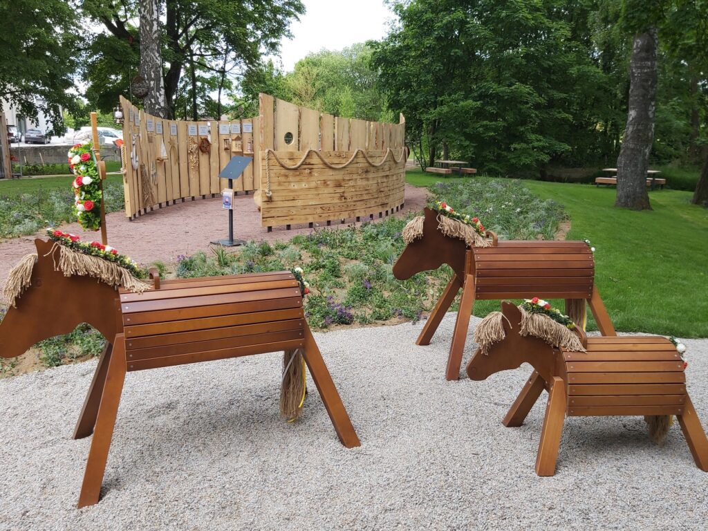 Sie Finden unsere Holzpferdchen bei der Leonhardi-Kapelle