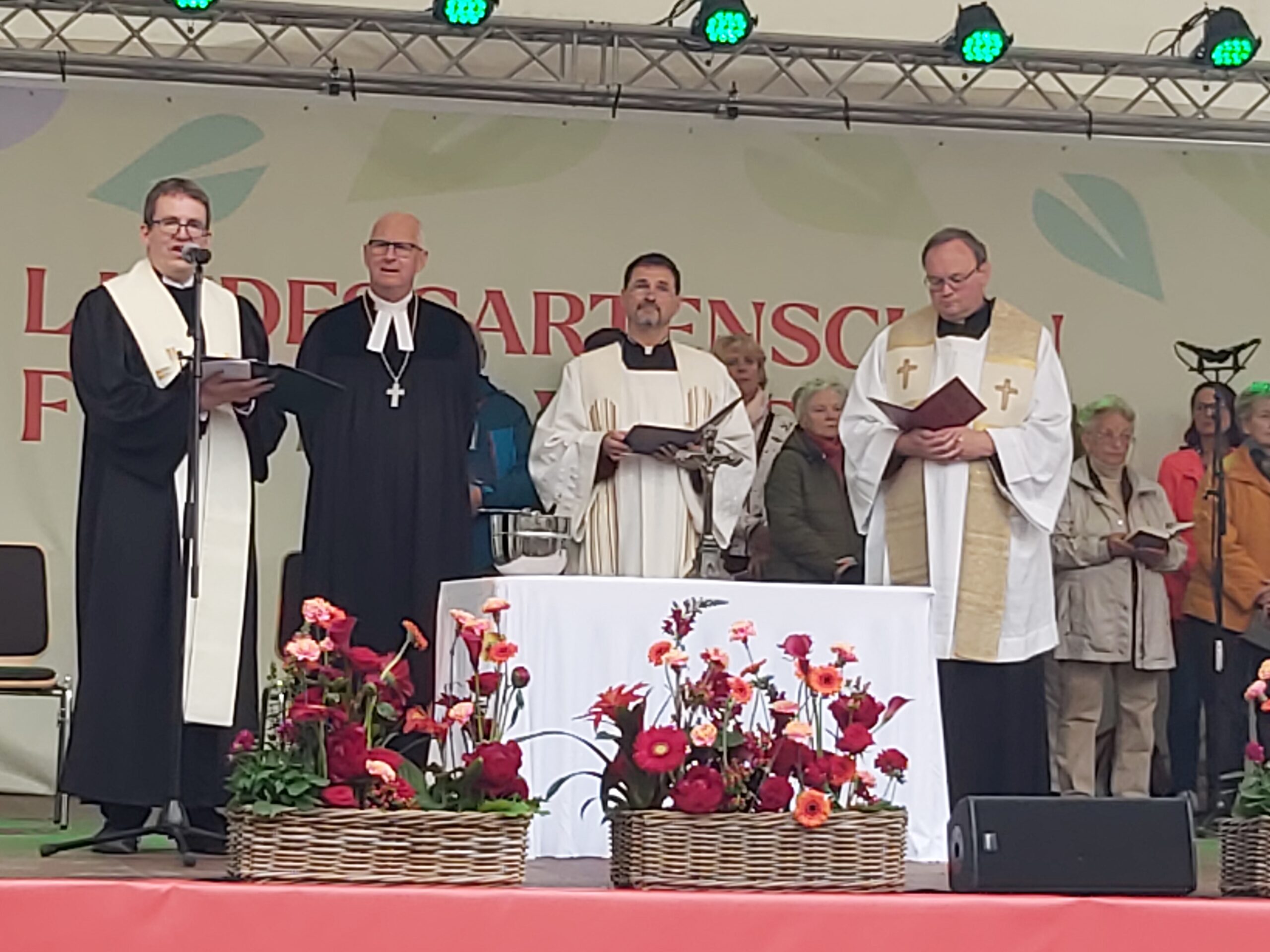 Ökumenische Eröffnungsandacht am gleichen Tag mit dem evangelischen Landesbischof Stigler und dem kathol. Dekan Ralf Heidenreich Ökumenische Eröffnungsandacht am gleichen Tag mit dem evangelischen Landesbischof Stigler und dem kathol. Dekan Ralf Heidenreich Ökumenische Eröffnungsandacht am gleichen Tag mit dem evangelischen Landesbischof Stigler und dem kathol. Dekan Ralf Heidenreich