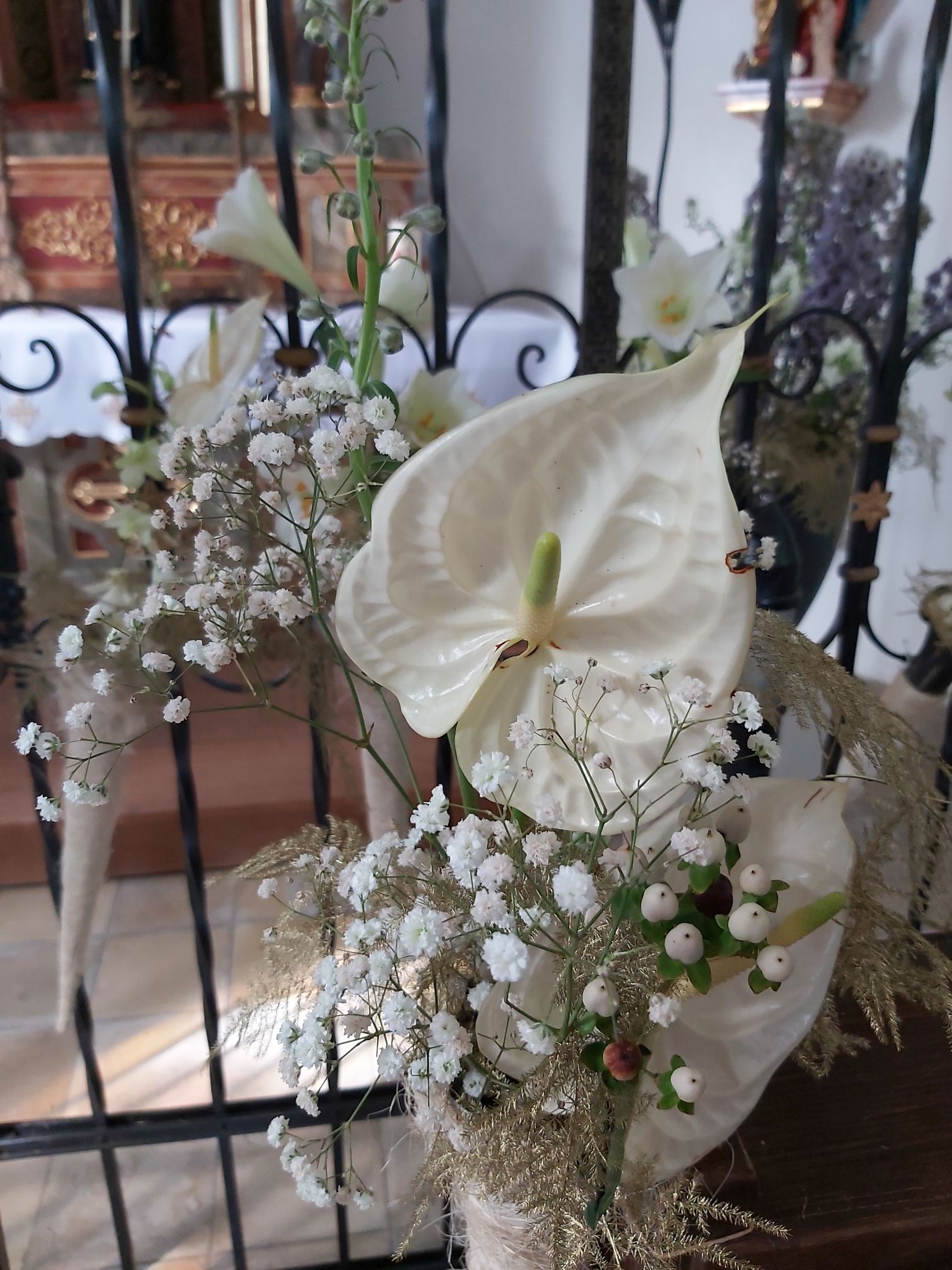 Blumenschmuck in der Kapelle